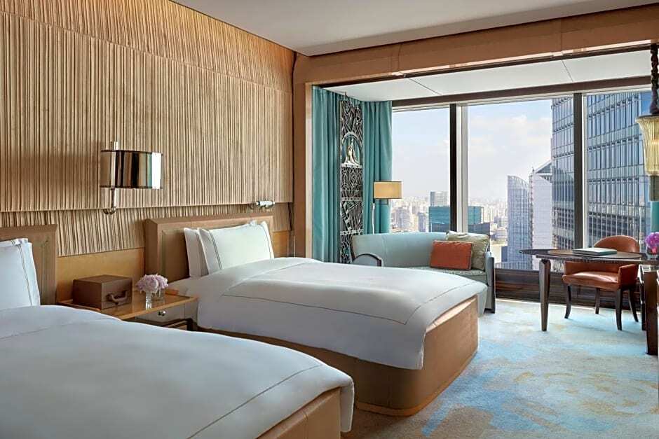 Четырёхместный номер Standard с видом на город The Ritz-Carlton Shanghai, Pudong