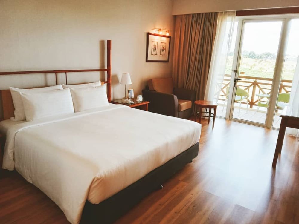 Deluxe room with balcony Bangi Resort Hotel