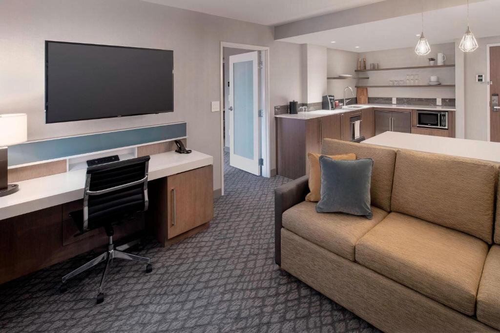 Двухместный люкс Delta Hotels by Marriott Seattle Everett