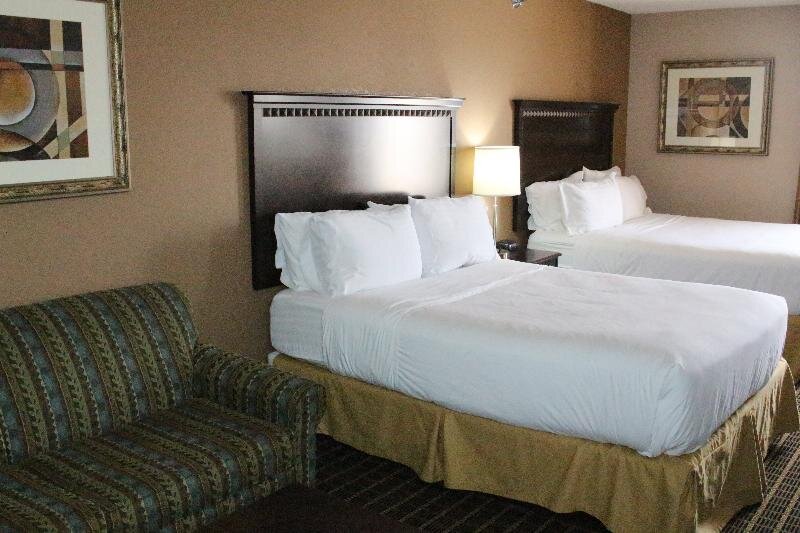 Номер Executive Holiday Inn Express and Suites Kansas City Liberty