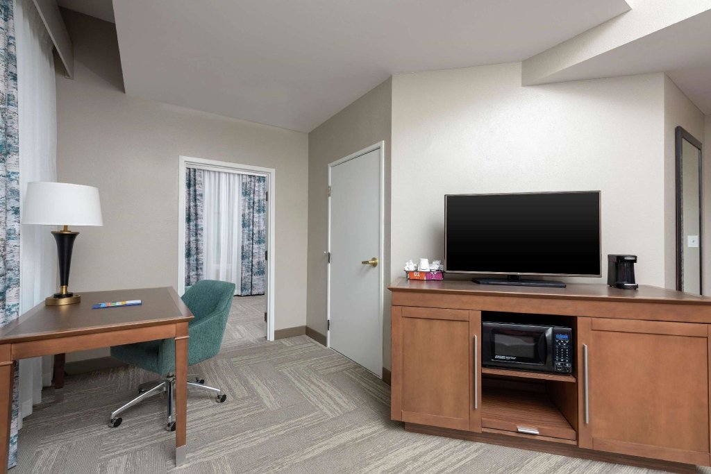 Accessible Doppel Suite Hampton Inn Indianapolis Downtown Across from Circle Centre