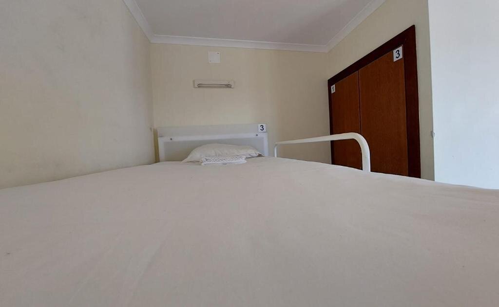 Кровать в общем номере (мужской номер) HI Alfeizerão - Pousada de Juventude