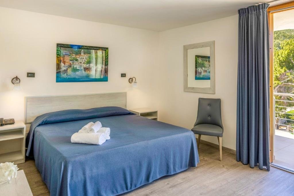 Трёхместный номер Comfort Pugnochiuso Resort Hotel del Faro