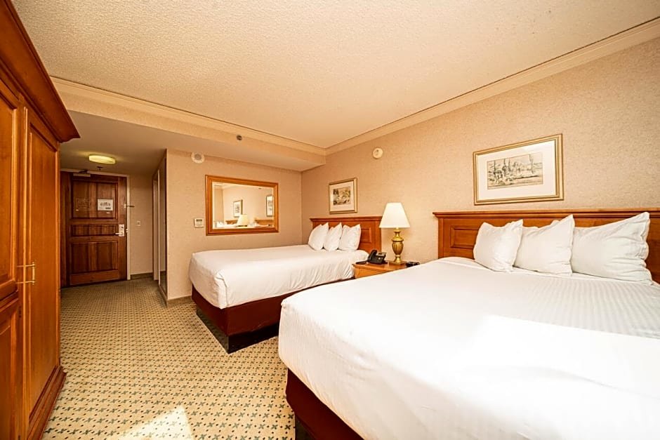Standard room Reno Suites