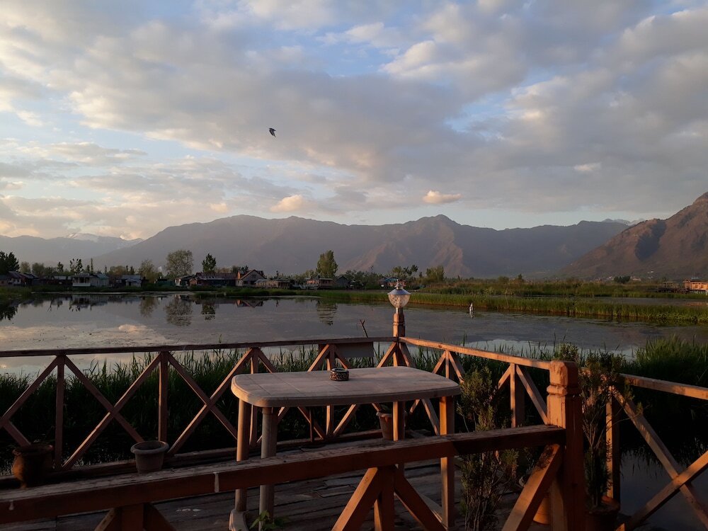 Номер Classic Houseboat Zaindari Palace