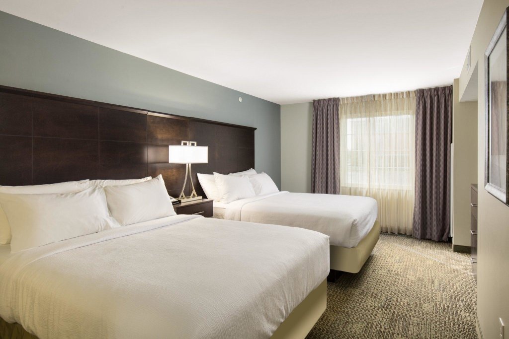 Двухместный номер Standard c 1 комнатой Staybridge Suites Denver - Central Park, an IHG Hotel