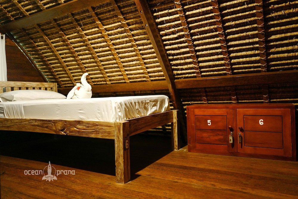 Cama en dormitorio compartido Ocean Prana Village