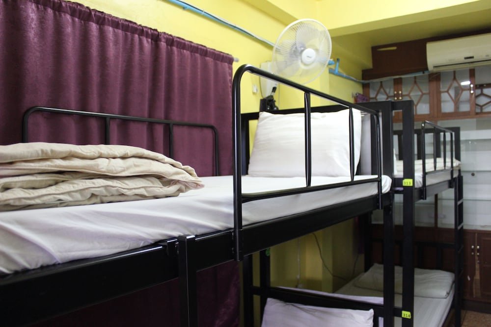 Кровать в общем номере Home Hug Hostel