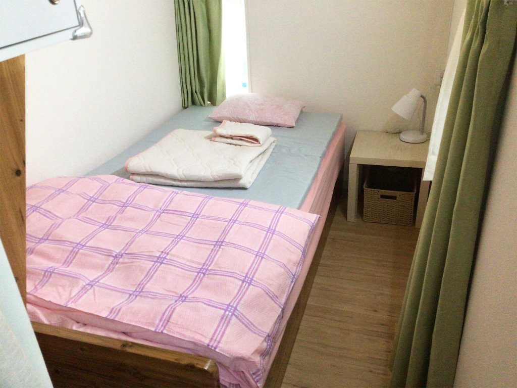 Кровать в общем номере (женский номер) Itosima Guesthouse TOMO