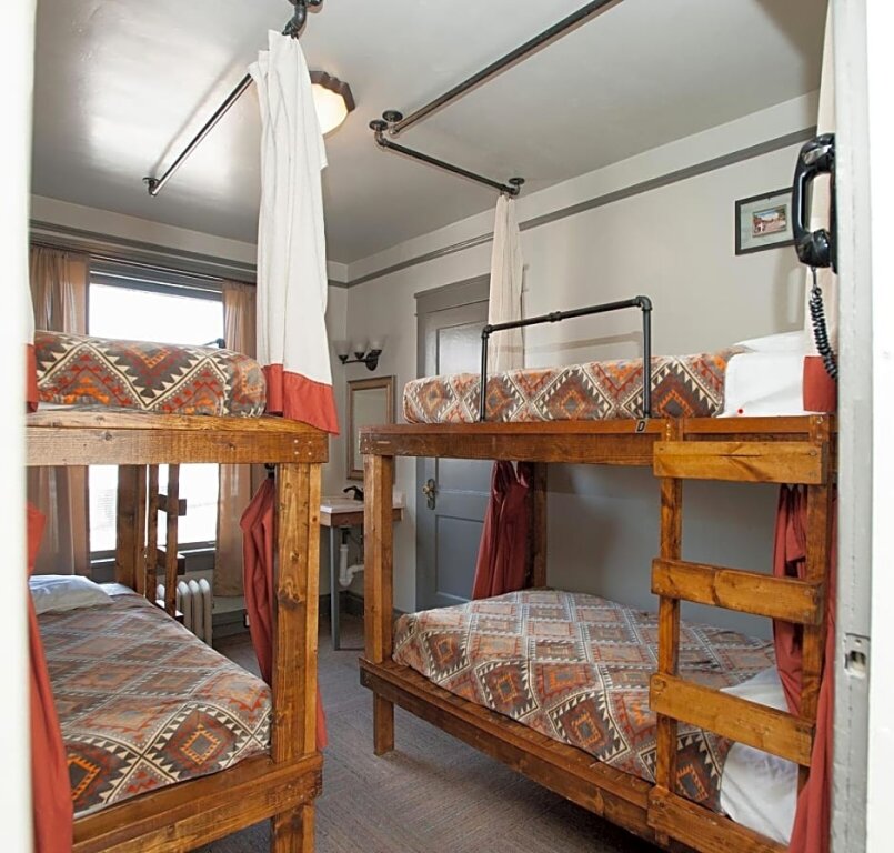 Кровать в общем номере (мужской номер) Gardner Hotel & Hostel