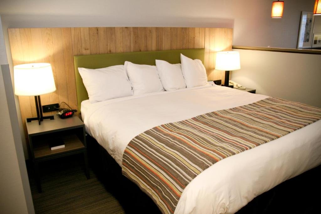 Suite Country Inn & Suites by Radisson, Prineville, OR