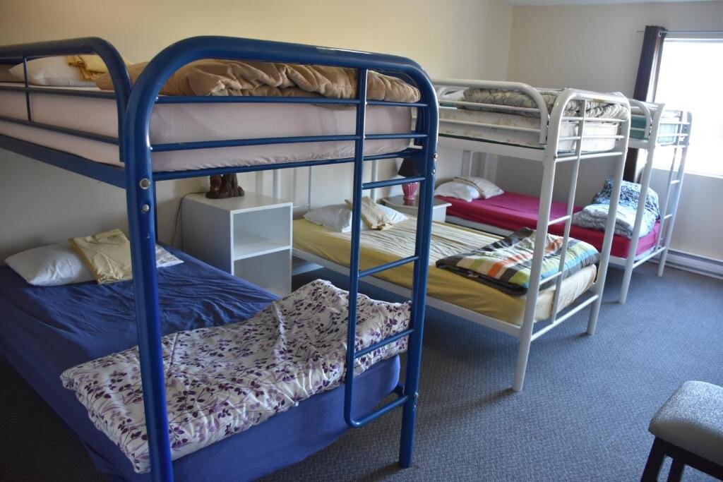 Кровать в общем номере North Coast Trail Backpackers Ltd