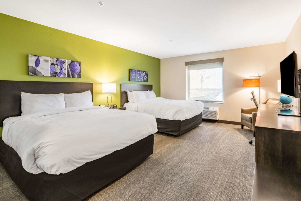 Четырёхместный номер Standard Sleep Inn & Suites Mt. Hope near Auction & Event Center