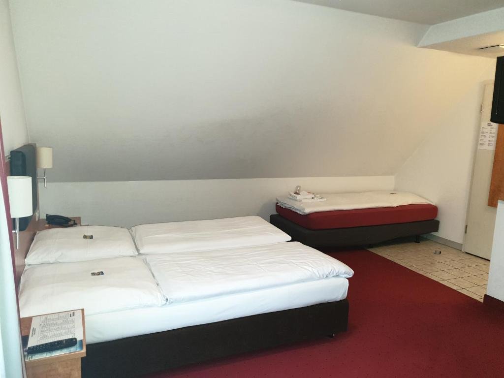 Standard Triple room Hotel Neuwirtshaus - Superior