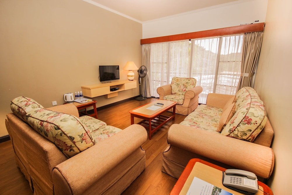 Апартаменты с 3 комнатами с балконом Mary Apt @ Equatorial Hill Resort