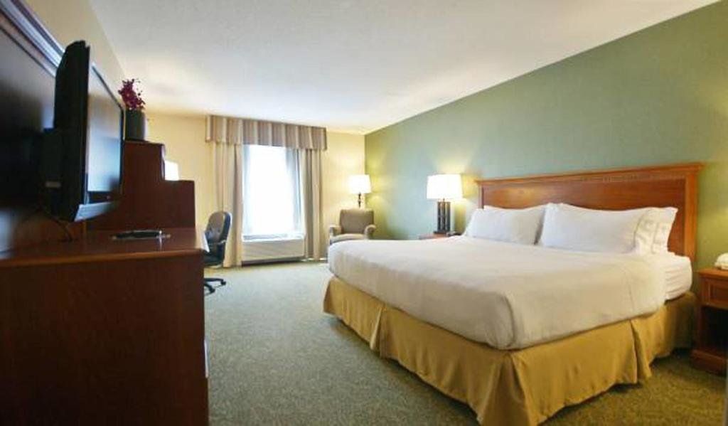 Люкс Holiday Inn Express Hotel & Suites Hagerstown, an IHG Hotel