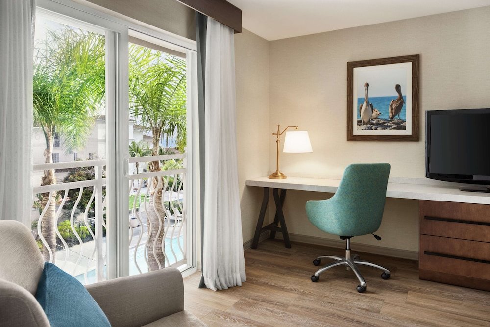 Standard Quadruple room with pool view Hilton Garden Inn Carlsbad Beach