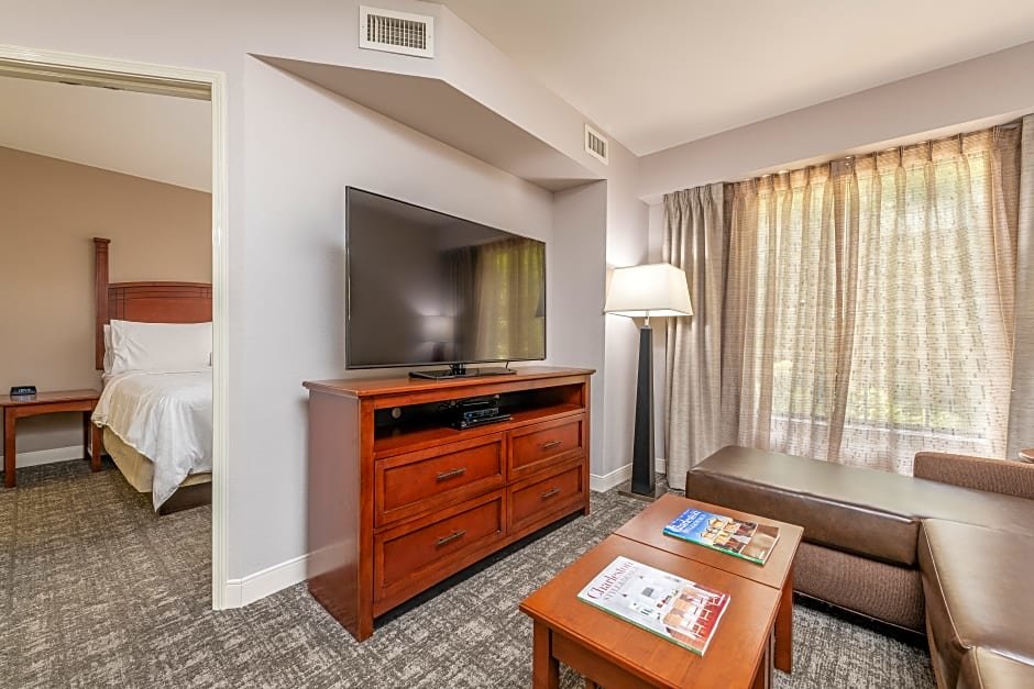 Четырёхместный люкс с 2 комнатами Staybridge Suites North Charleston, an IHG Hotel