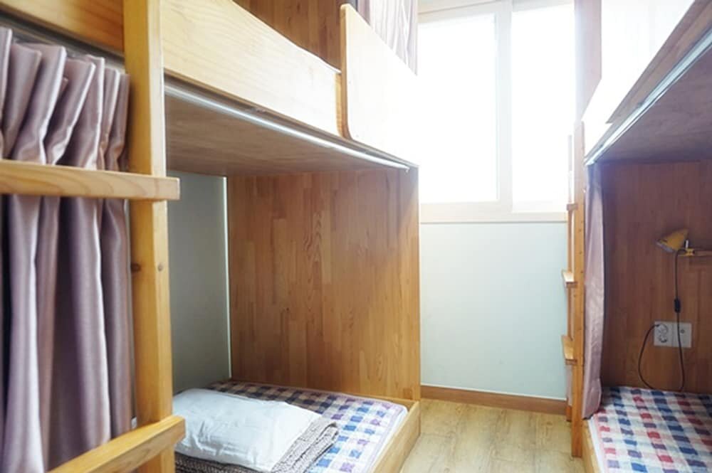 Cama en dormitorio compartido (dormitorio compartido femenino) Chungchoon Hostel