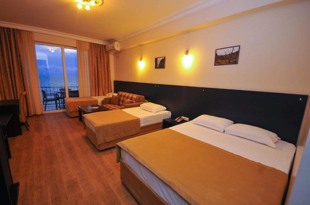 Standard Family room with sea view Hotel Neptun Kvariati