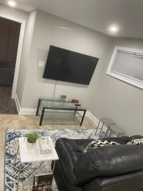 Cabaña Stunning & cozy freshly renovated 2 bedroom basement unit