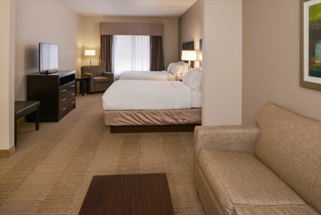 Двухместный люкс Holiday Inn Express and Suites Sikeston, an IHG Hotel