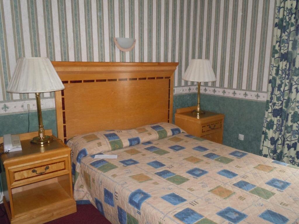 Comfort Double room with street view La Croix Blanche