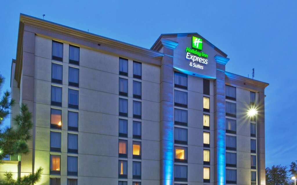 Люкс с 2 комнатами Holiday Inn Express & Suites Atlanta Perimeter Mall Hotel, an IHG Hotel