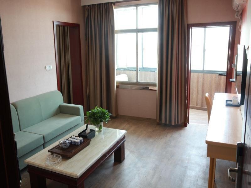 Standard Suite Shell Xinyang Huangchuan County Station Hotel