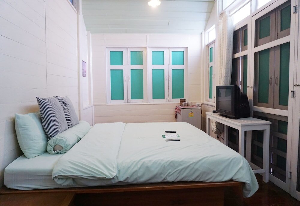 Standard room R-Lampang Guest House