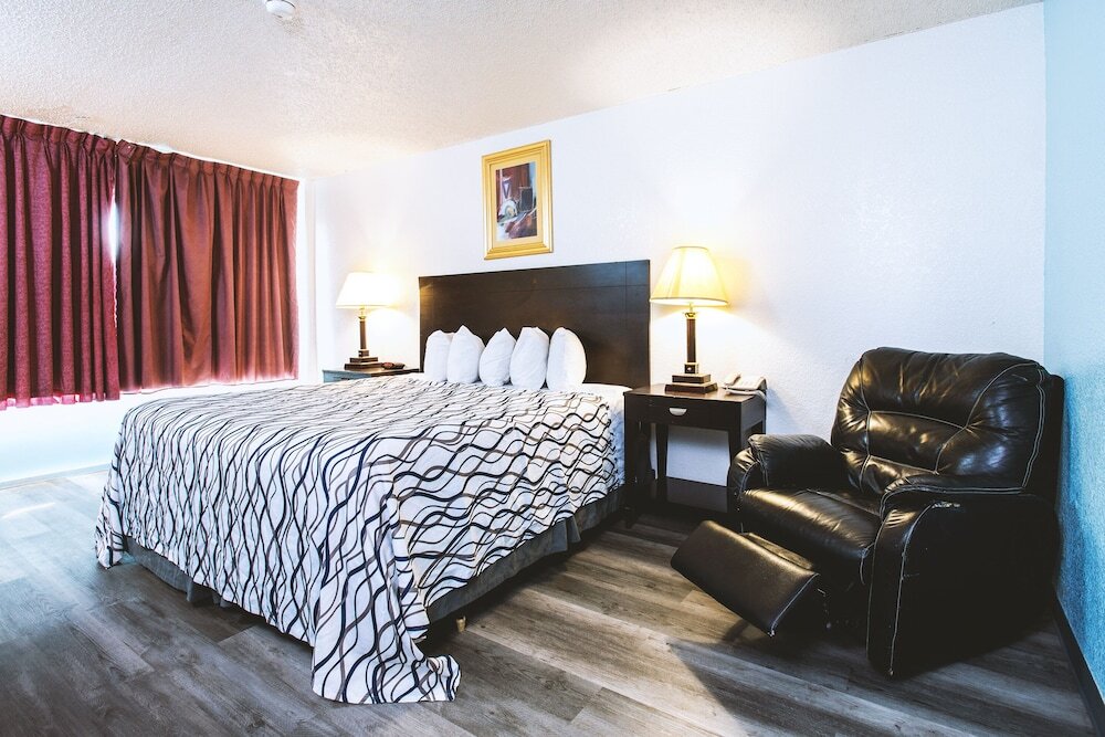 Двухместный люкс Sky-Palace Inn & Suites Wichita East