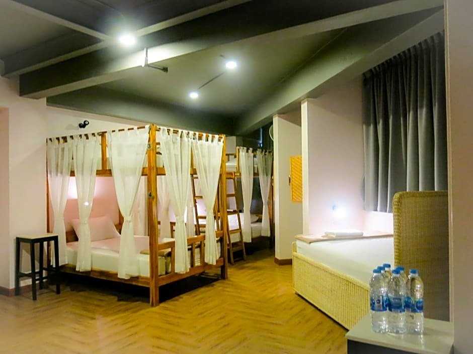 Bed in Dorm Metro Pratunam Boutique Hotel