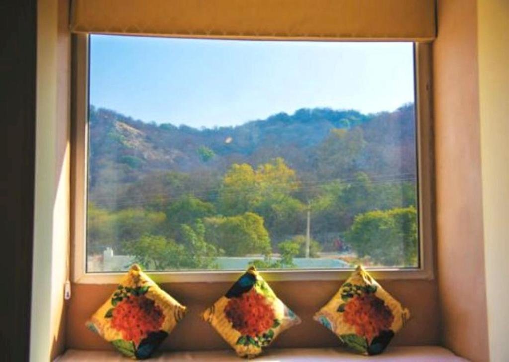 Номер Deluxe с красивым видом из окна WelcomHeritage Mount Valley Resort Ranthambore