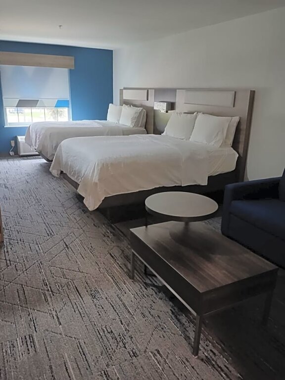 Suite Holiday Inn Express Jourdanton - Pleasanton, an IHG Hotel