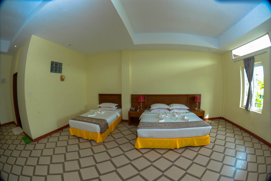 Deluxe Dreier Zimmer Ocean Blue Ngwe Saung Beach Hotel