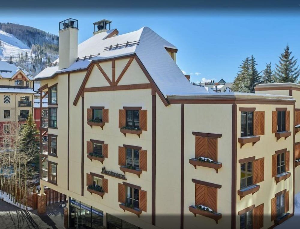 Standard Zimmer 1 Schlafzimmer mit Balkon 1 Bedroom Boutique Resort Condo With Hot Tub Access and Within Walking Distance to the Eagle Bahn Gondola