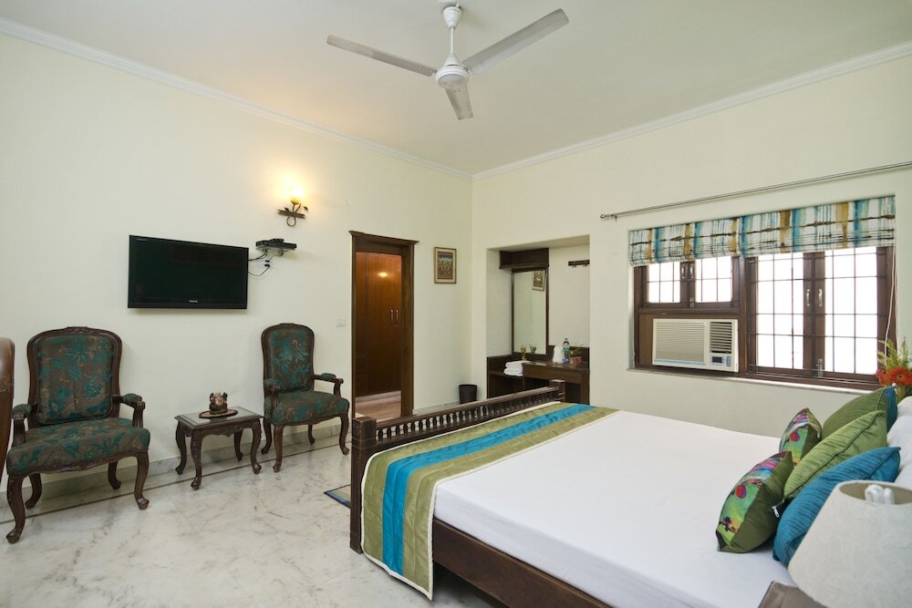 1 Bedroom Deluxe Double room with balcony Prakash Kutir B&B