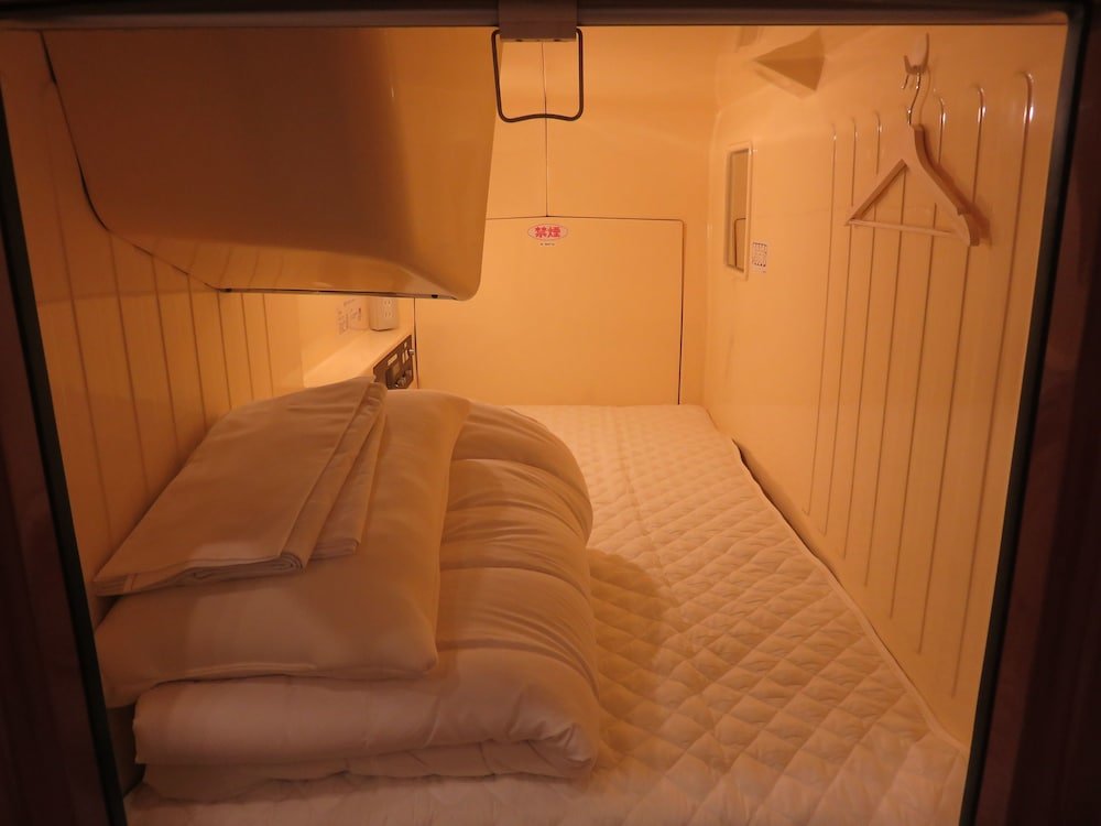 Кровать в общем номере (мужской номер) Oak Hostel Cabin