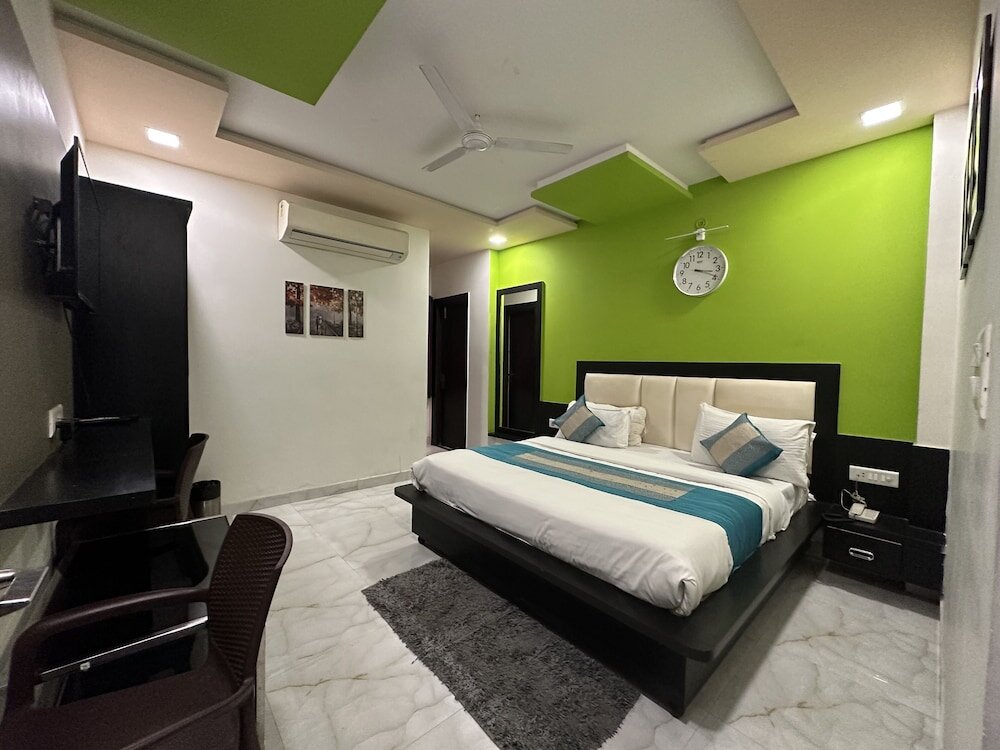 Двухместный номер Deluxe Hotel Aaradhya Residency