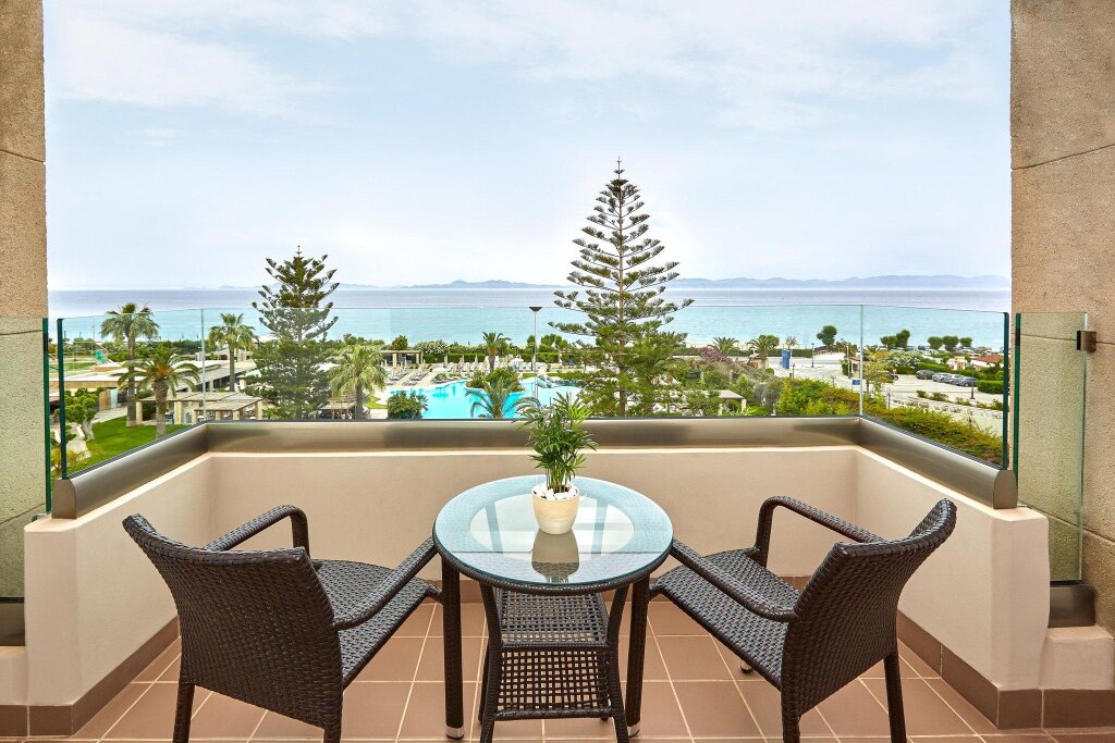 Двухместный номер Deluxe с балконом и с видом на море Sheraton Rhodes Resort