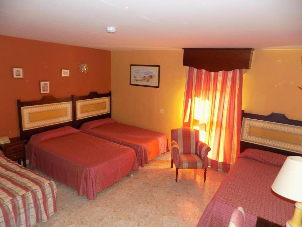 Standard triple chambre Hotel La Barca
