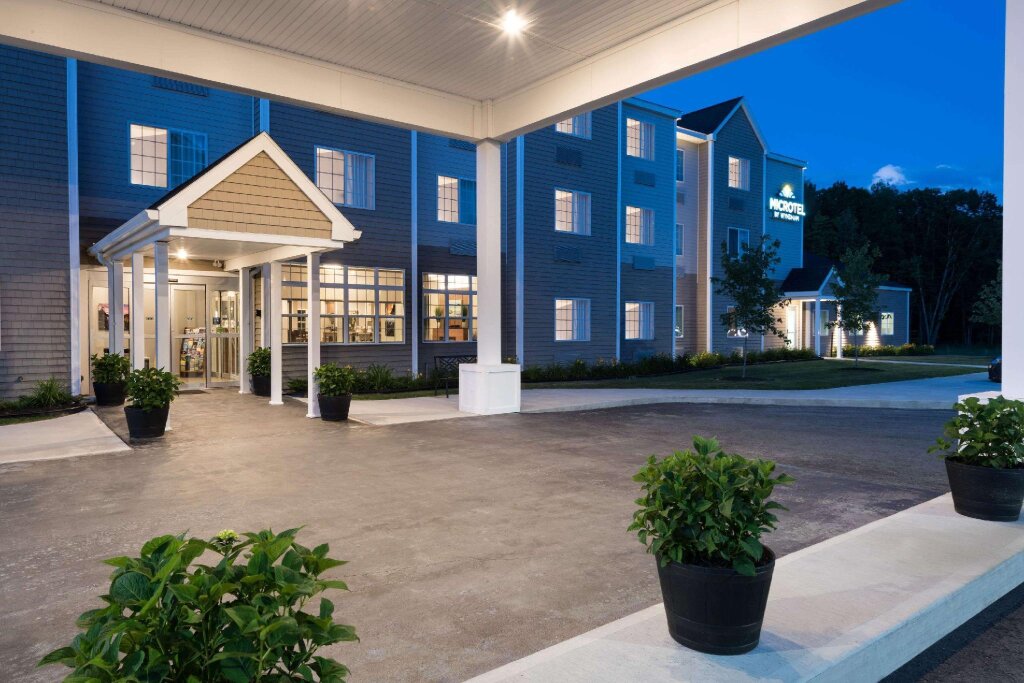 Двухместный люкс Microtel Inn & Suites By Wyndham Windham