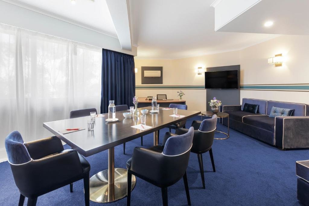 Standard Zimmer Ramada by Wyndham Diplomat Canberra