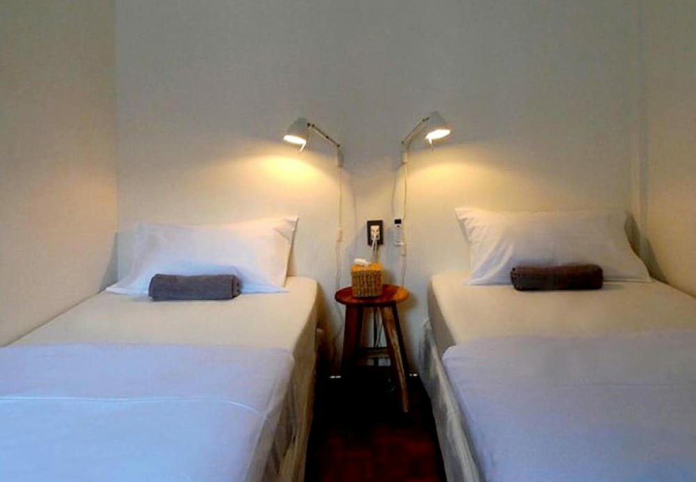 Standard Double room with balcony T-Boutique Hostel - Hua Lamphong