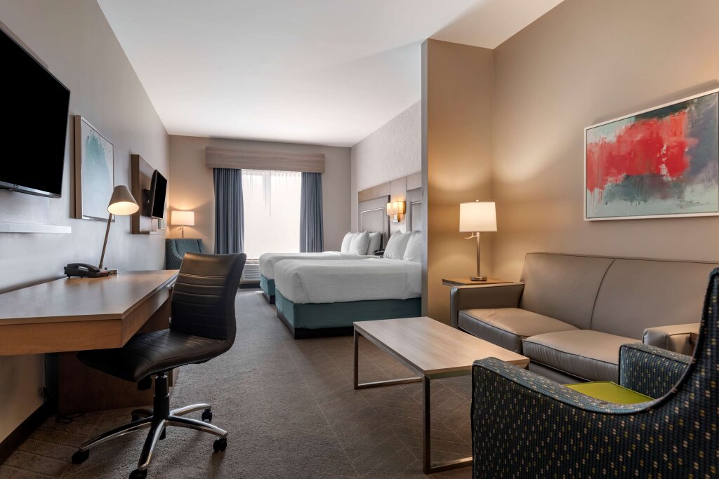 Четырёхместный номер Standard Best Western Dartmouth Hotel & Suites