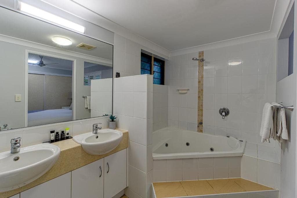 Четырёхместные апартаменты с 2 комнатами Townsville Southbank Apartments