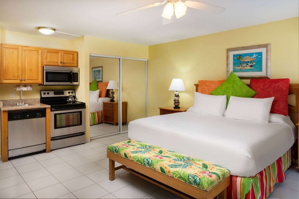 Suite doble con balcón Atrium Beach Resort and Spa St Maarten a Ramada