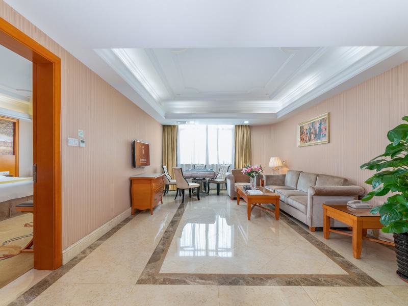 Suite Vienna International Hotel Guigang Hecheng Road Branch