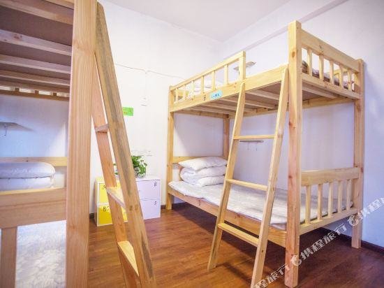 Bed in Dorm (male dorm) Dali Free Bird Hostel