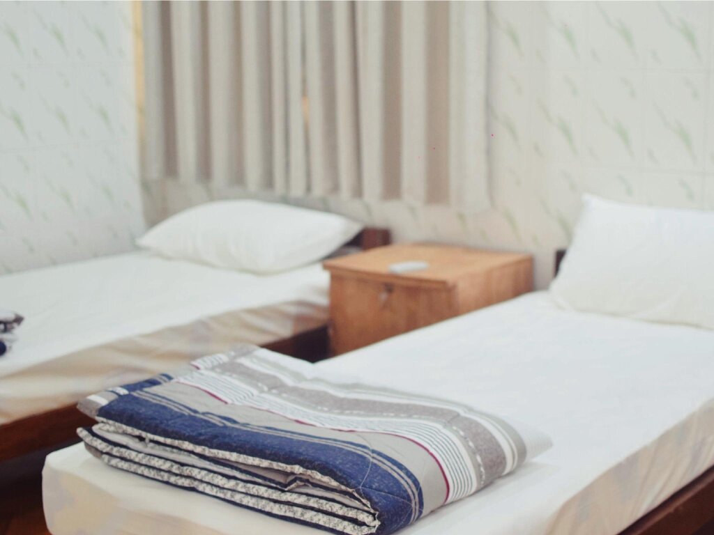 Кровать в общем номере (женский номер) Celia Hostel Mandalay
